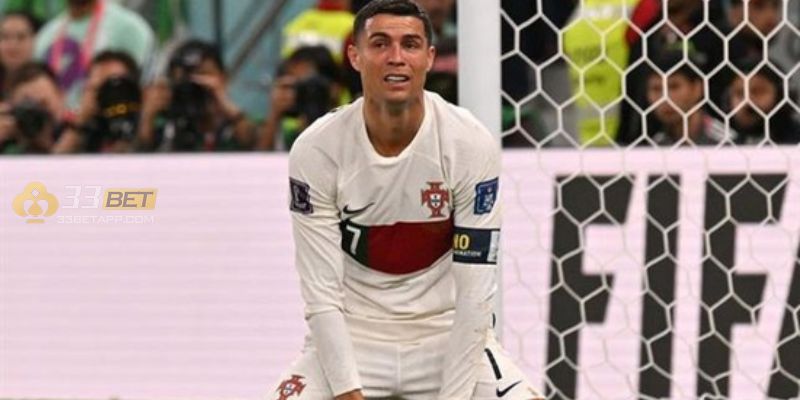 Hình ảnh Ronaldo òa khóc sau trận thua Maroc